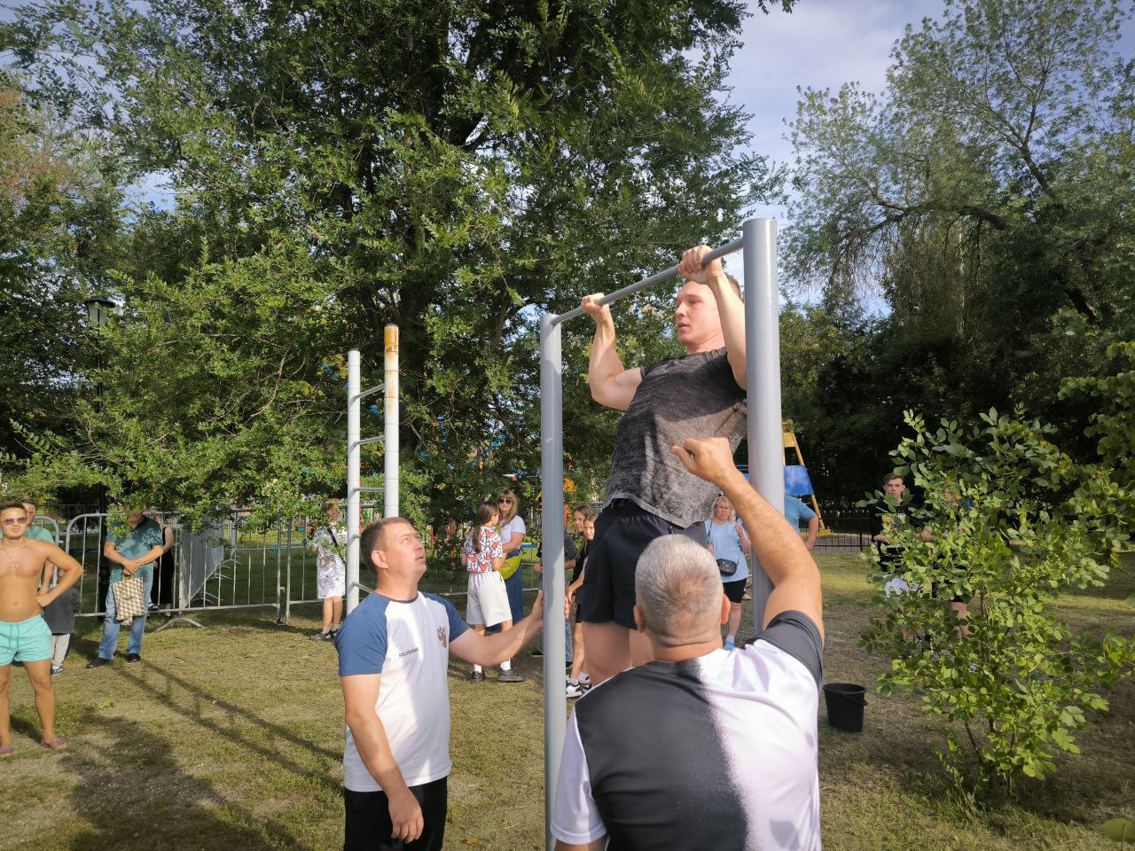 Саратовцев приглашают на турнир по подтягиваниям с денежными призами Саратовцев приглашают на турнир по подтягиваниям с денежными призами